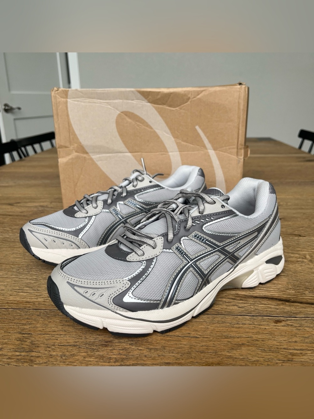 Size 8 Mens / 9.5 Women’s ASICS GT 2160 Oyster Grey Carbon 1203A320-020